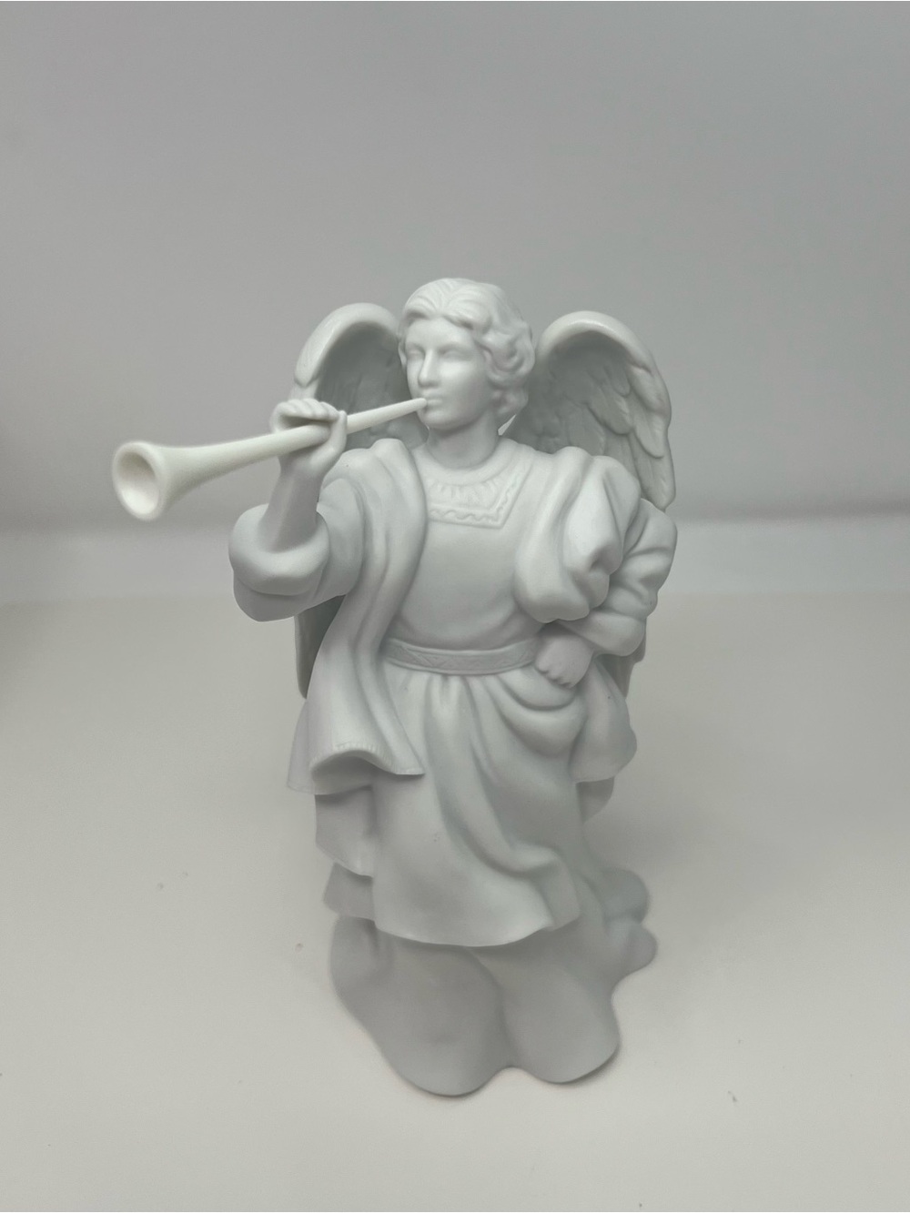 Vintage Avon Nativity Collectibles Angel Gabriel Porcelain Figurine 1992 EUC